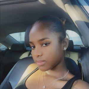 Meet your Posher, Nadia